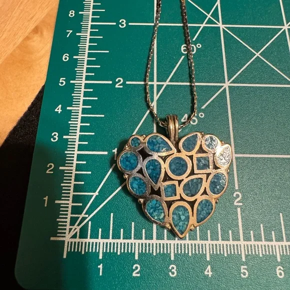 VTG 1970s Trifari silver tone heart shaped pendant necklace w/inlaid turquoise - Picture 6 of 6